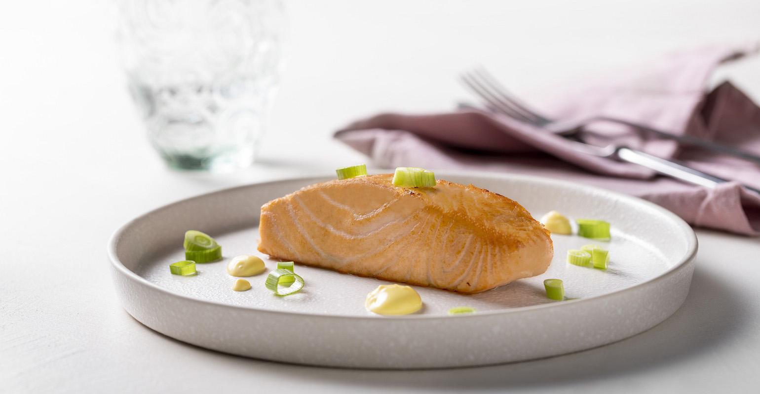 application_fish analogue_plant-based_salmon_baked_orange