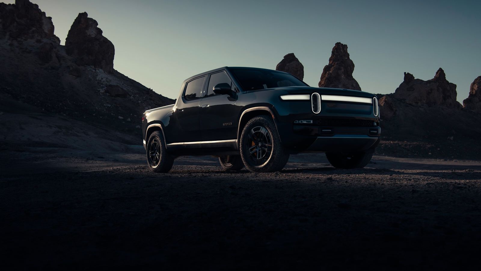 shutterstock_2197906489_Rivian