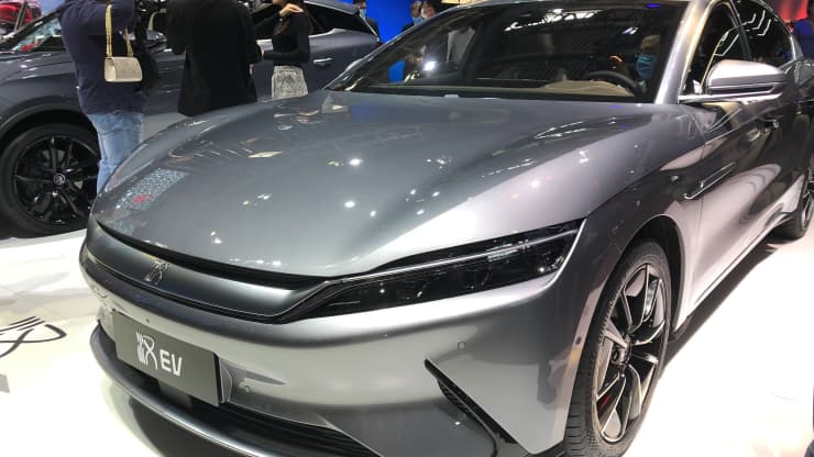 Warren Buffett-back automaker sells more unit than NIO and Xpeng