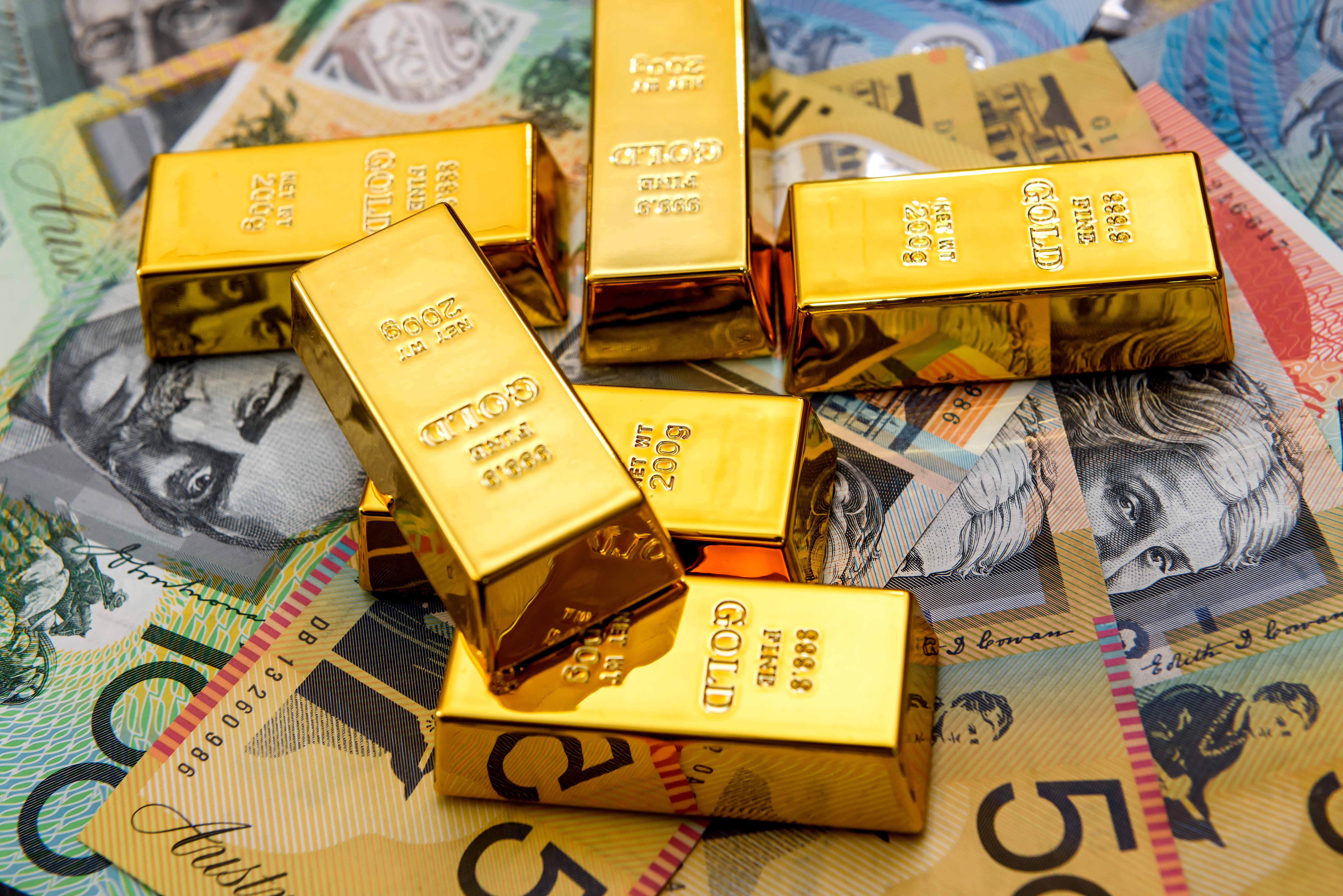 Gold $2000 oz. for first time